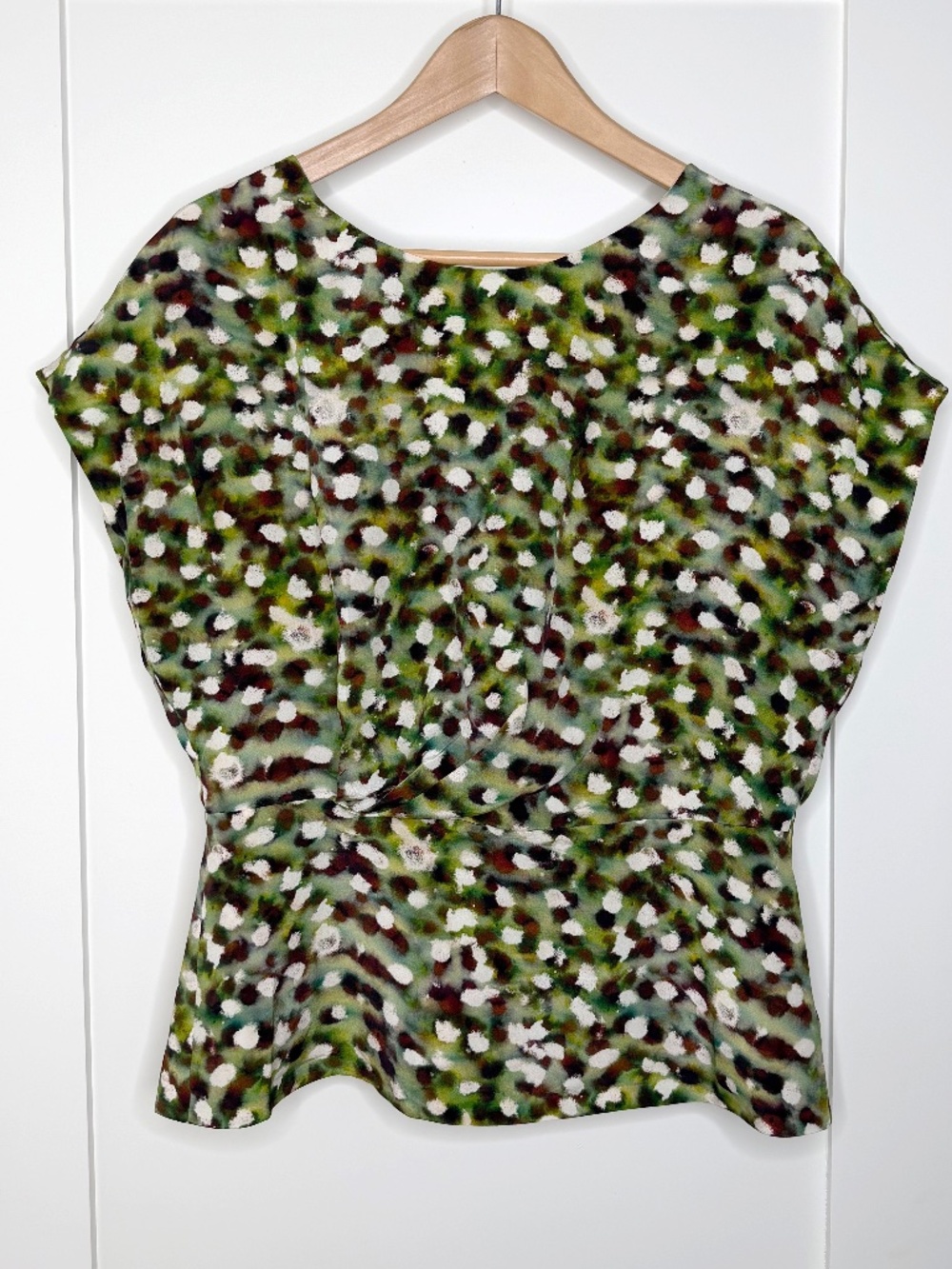 M.M. LaFleur The Nejvi Top - Washable Silk Short Sleeve Spotlight Print M - Picture 2 of 10